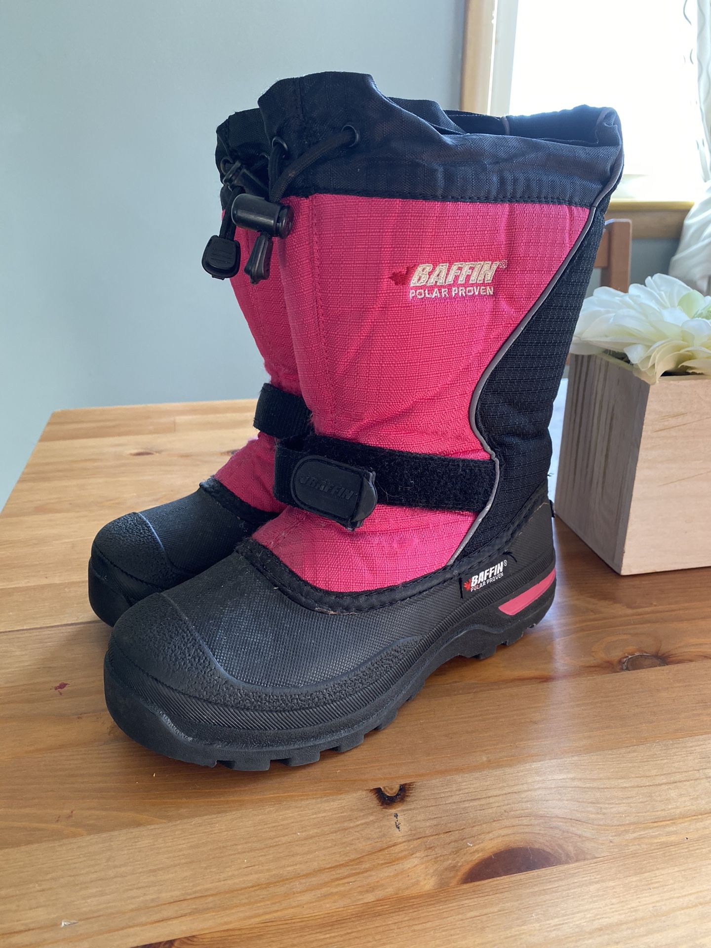 Girl’s size 2 winter boots