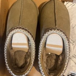 New Size 7 Tasman Uggs