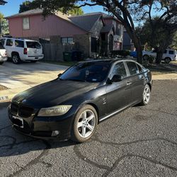 2010 BMW 328xi • 6-speed manual