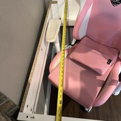 Office Table With A Gaming Chair