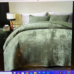 Powdion Velvet King Size Quilted Bedspread With Shams