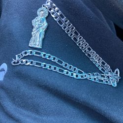 Silver chain For 100 And  San Judas 100
