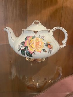 Porcelain Floral Teapot w/Lid, Gold Trim Rose Design, 3-Cup, White