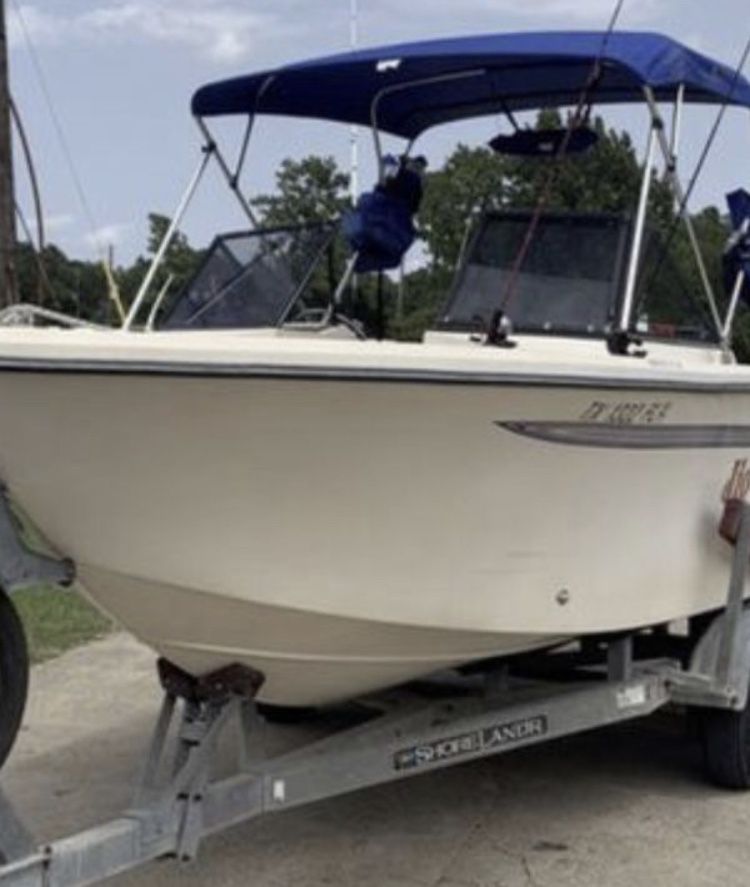 Above Average 198 McKee Craft Hammerhead Walk Through Deep V Fishing Boat - w/ Yamaha 200 Salt Water Series $ 9,995 OBO