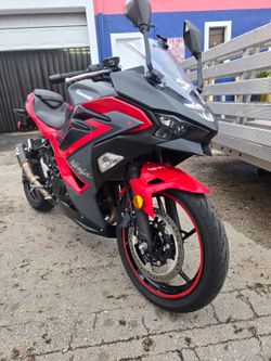 2025 Kawasaki Ninja 500 red