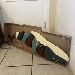 Stylish Wall Décor Piece – Easy to Hang