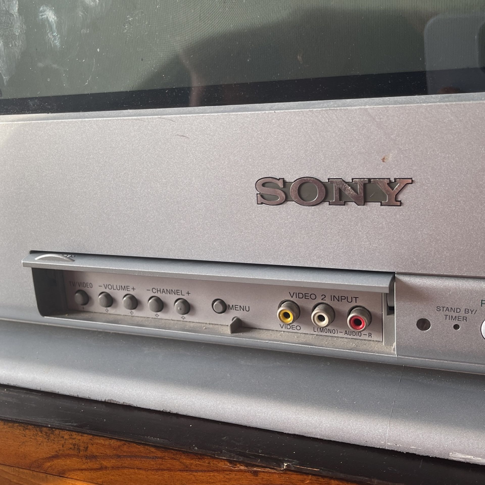 sony trinitron headphone jack