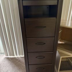 Brown dresser 4 big drawers