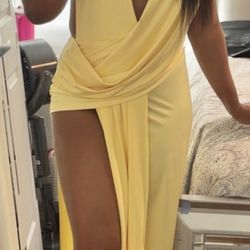 Backless v-neck butter yellow evening dress size M