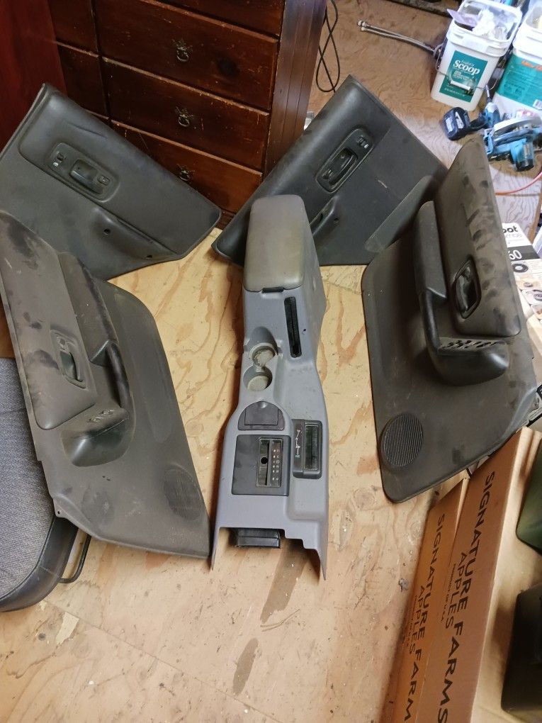 97 Up Jeep Cherokee Interior Door Panels, Center Counsel, Passenger Seat