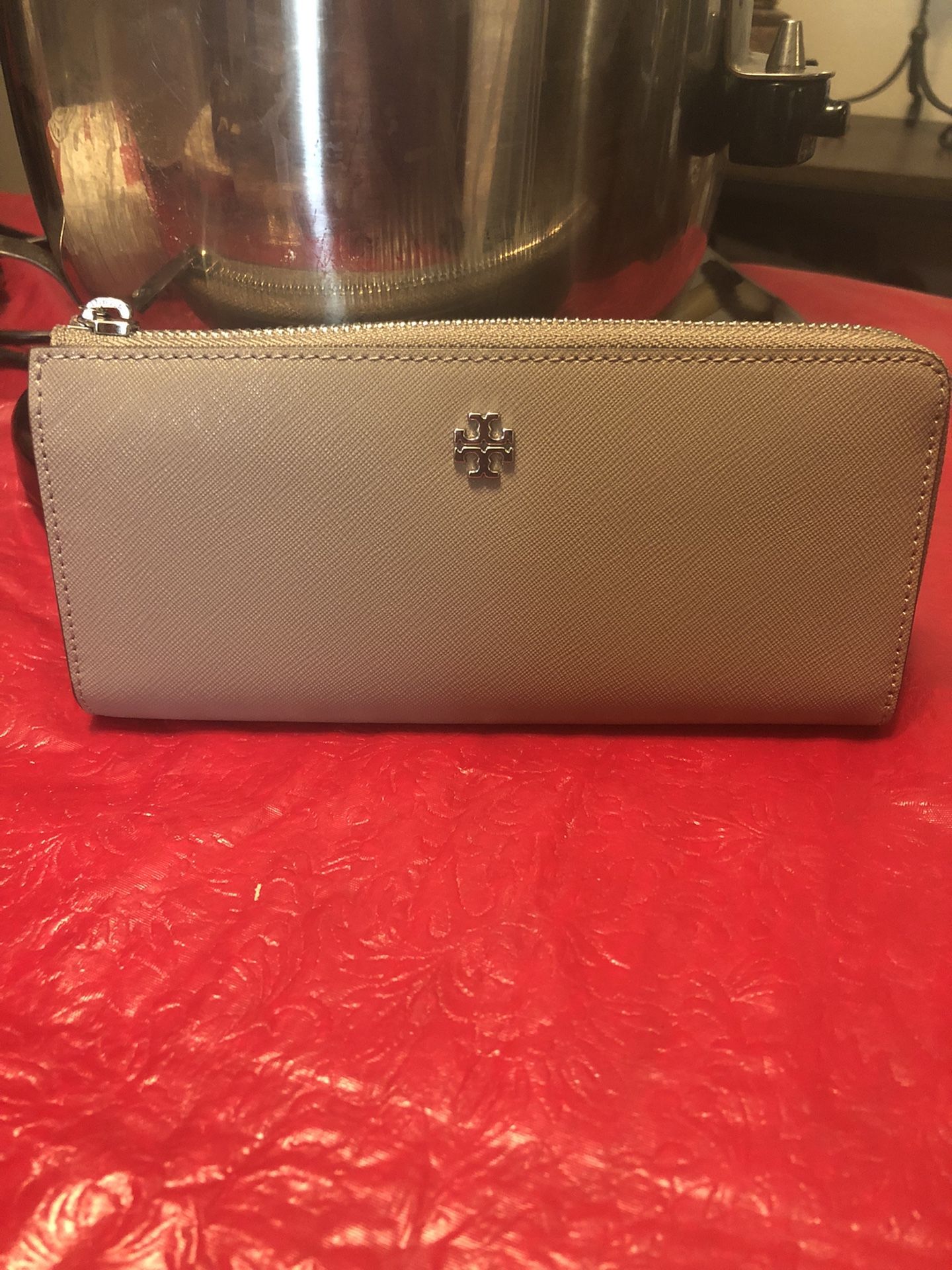 Tory Burch “Emerson L-zip” Wallet