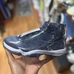 Sz 6 | USED | 2022 Air Jordan Retro 11 “Midnight Navy”