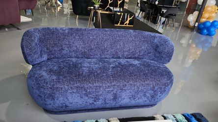 NEW LOVESEAT BLUE VELVET 70x38