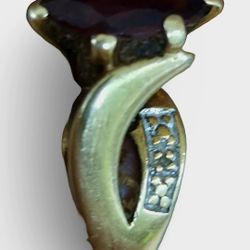 Vintage 10 Carat Yellow Gold Ring With Garnet