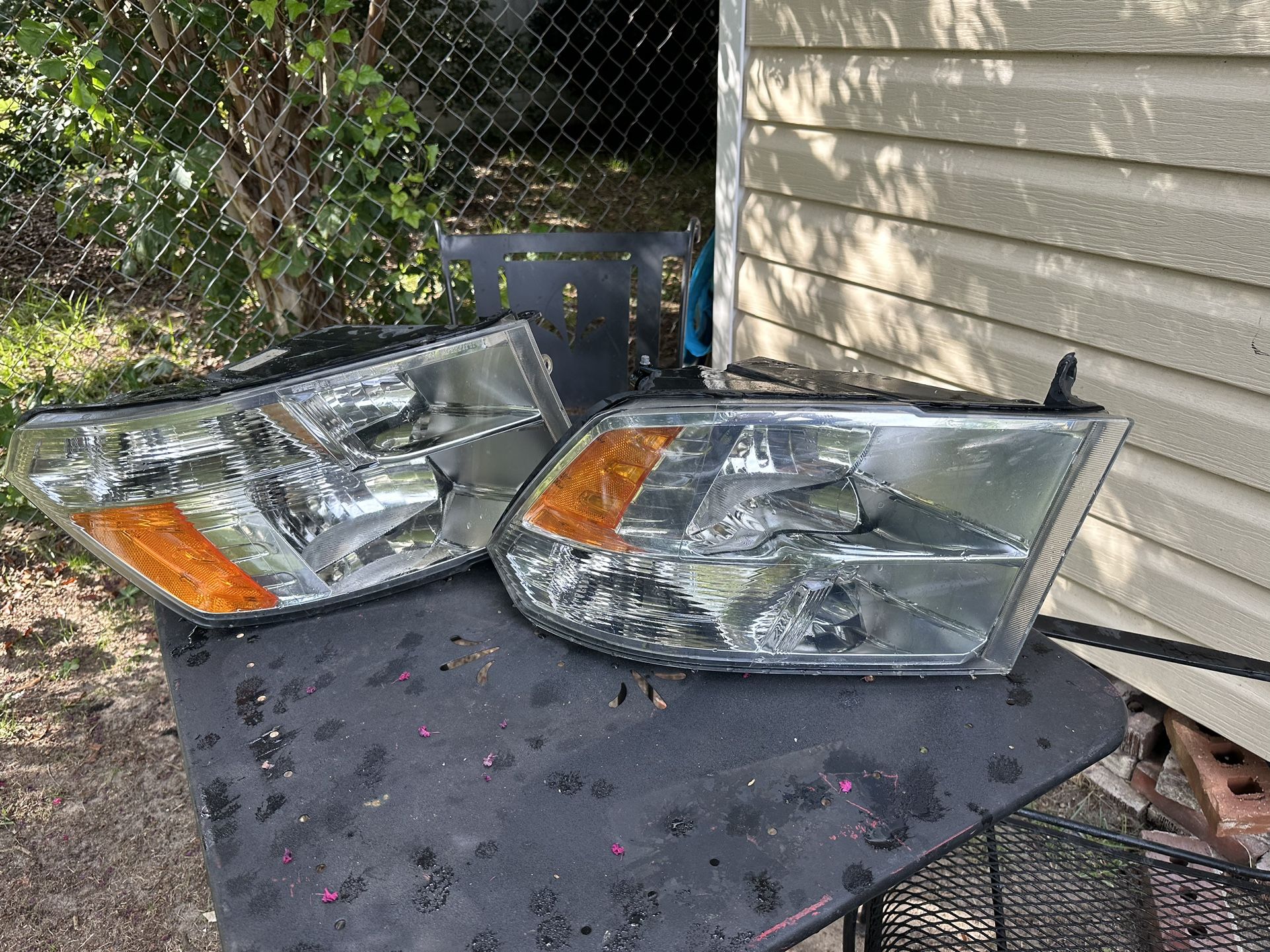 2009-2018 Dodge Ram 1500, 2500 and 3500 Headlight