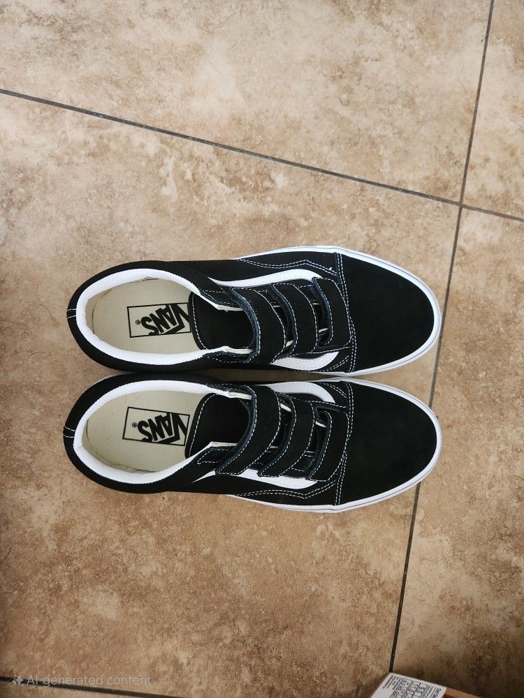 Vans Old Skool V Unisex Men's/Women's Black/White Skate Shoes