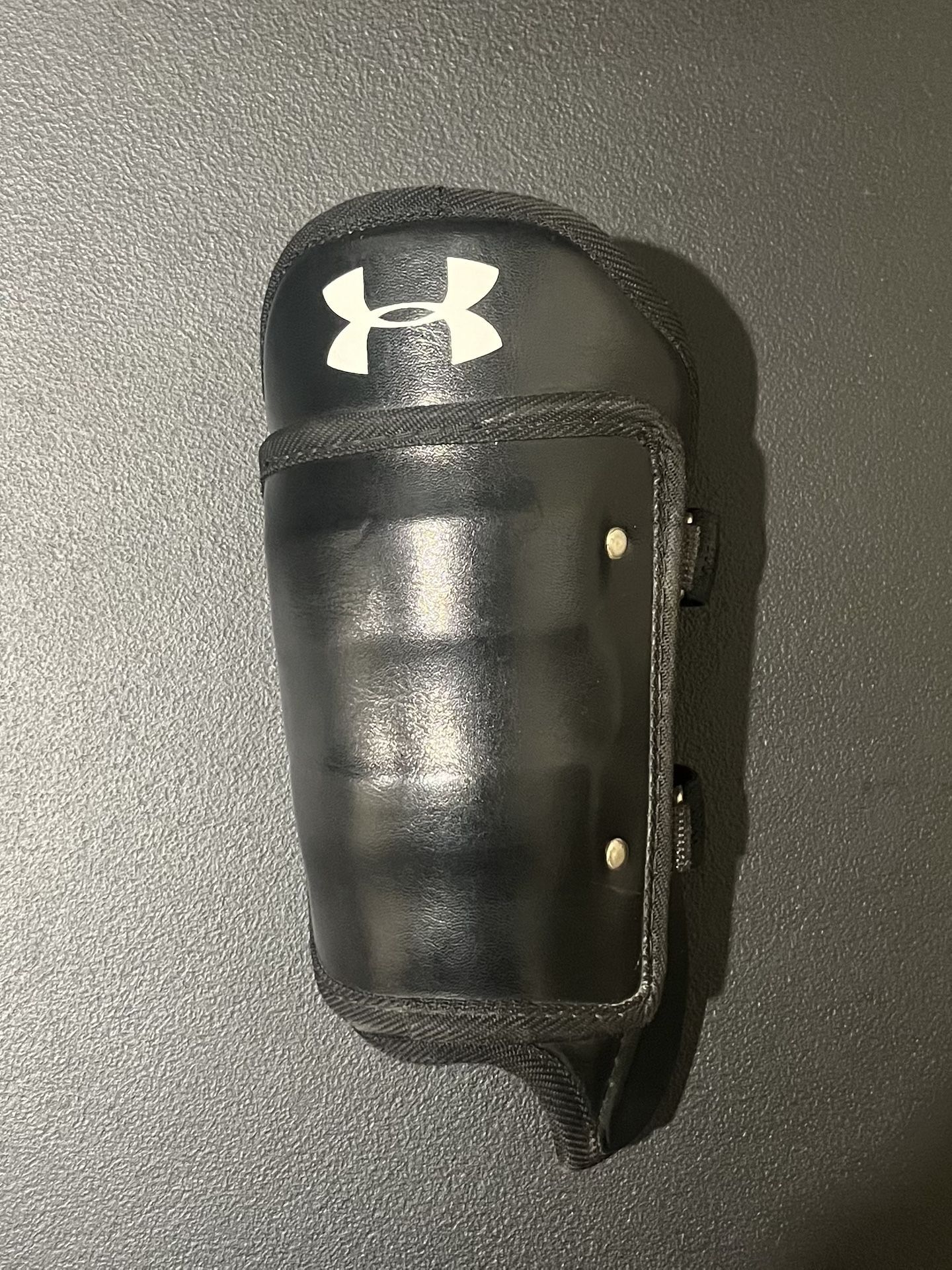 Under Armour Left Handed Leg Guard