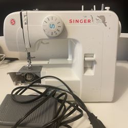 Singer Sewing Machine 