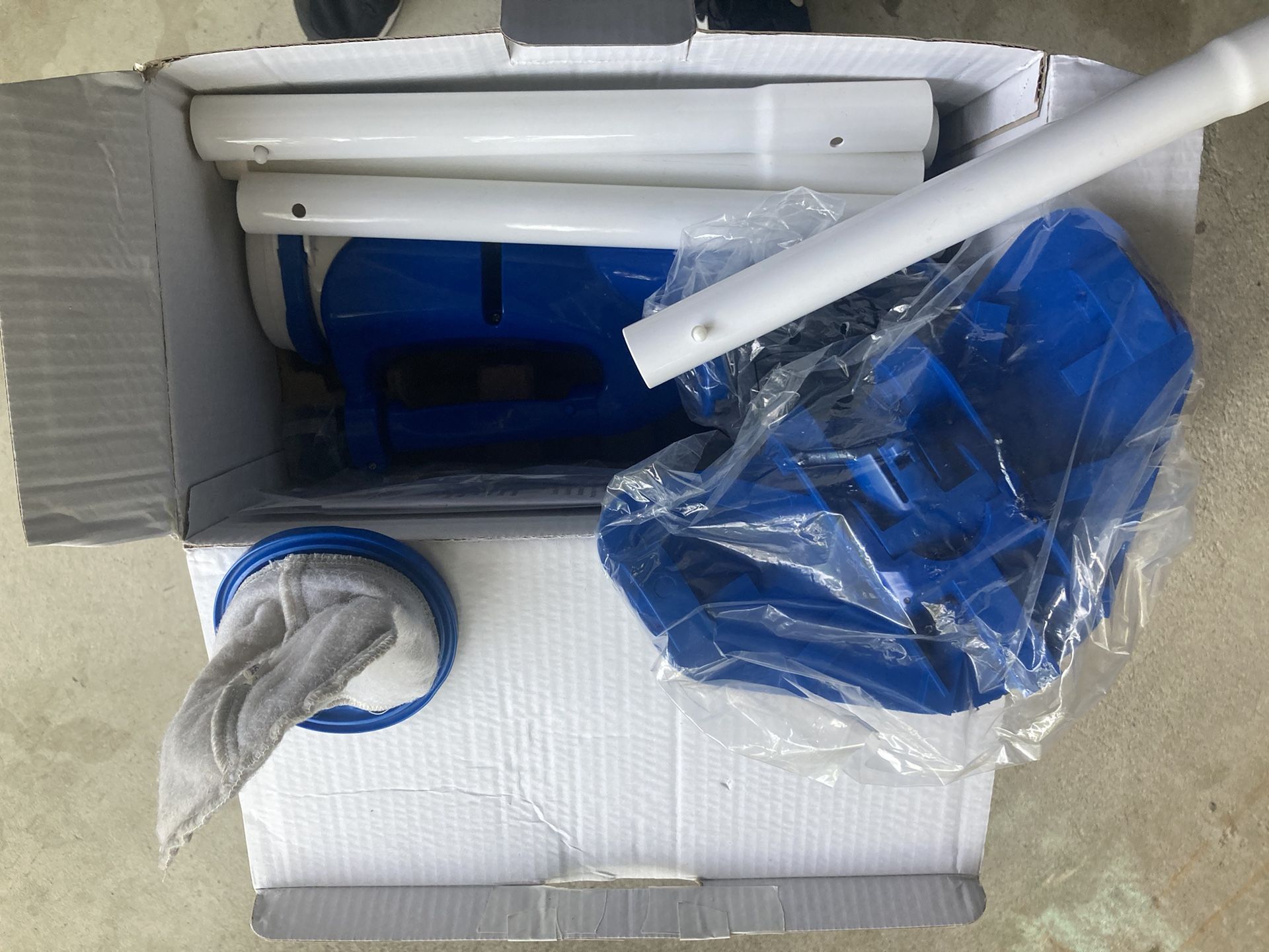 Cordless Hoseless Pool Vacuum