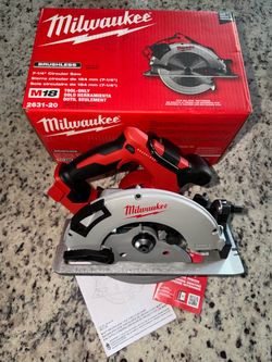 NEW Milwaukee M18 Brushless 7-1/4" Circular Saw 2631-20. TOOL ONLY
