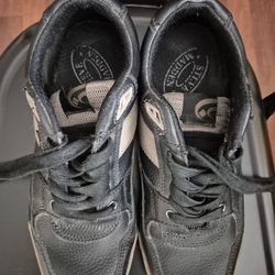 STEVE MADDEN CASUAL SHOE. Size 11. Possibly Rare Fine? Send me a reasonable Offer.