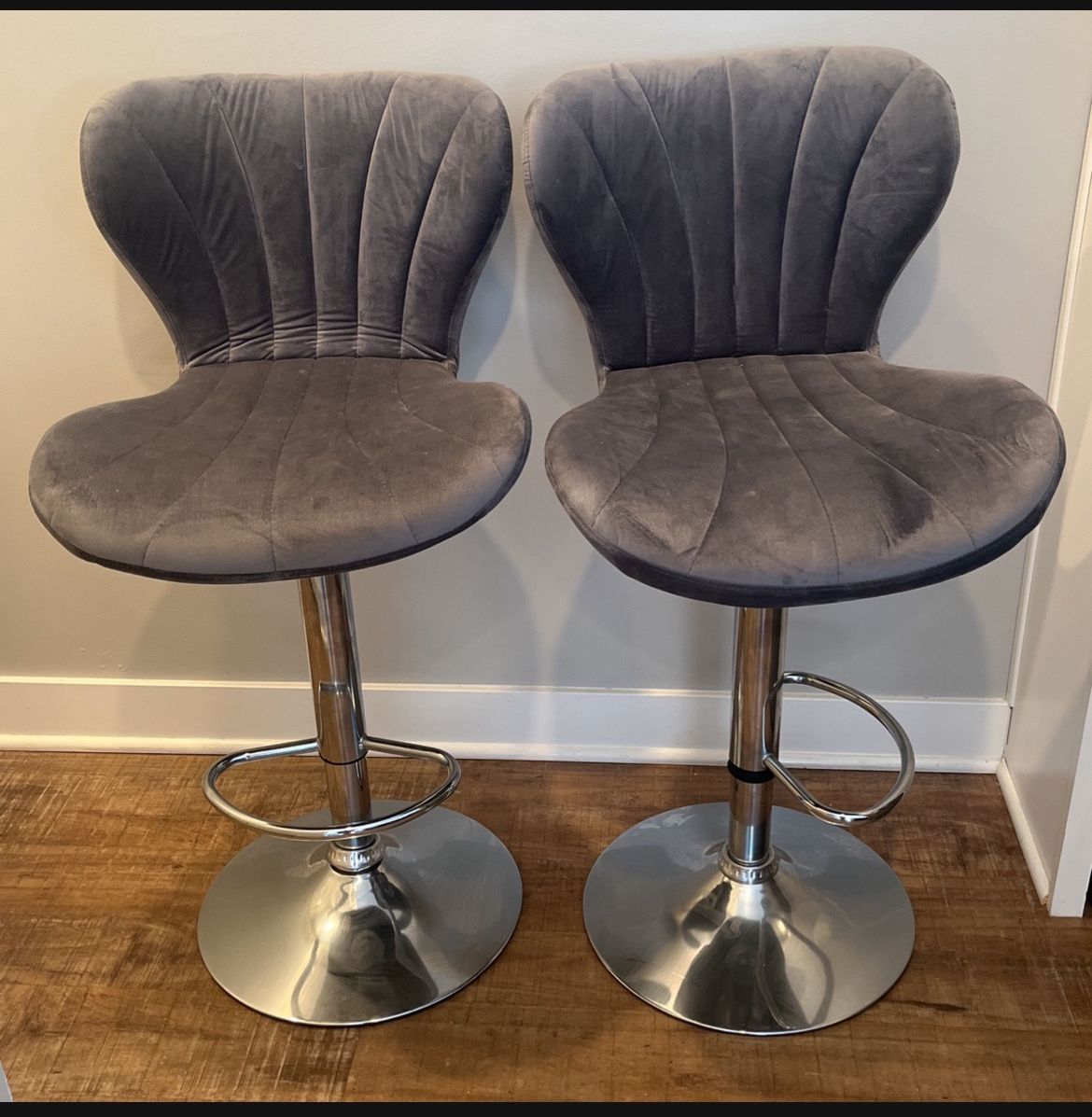 2 Kitchen Stools