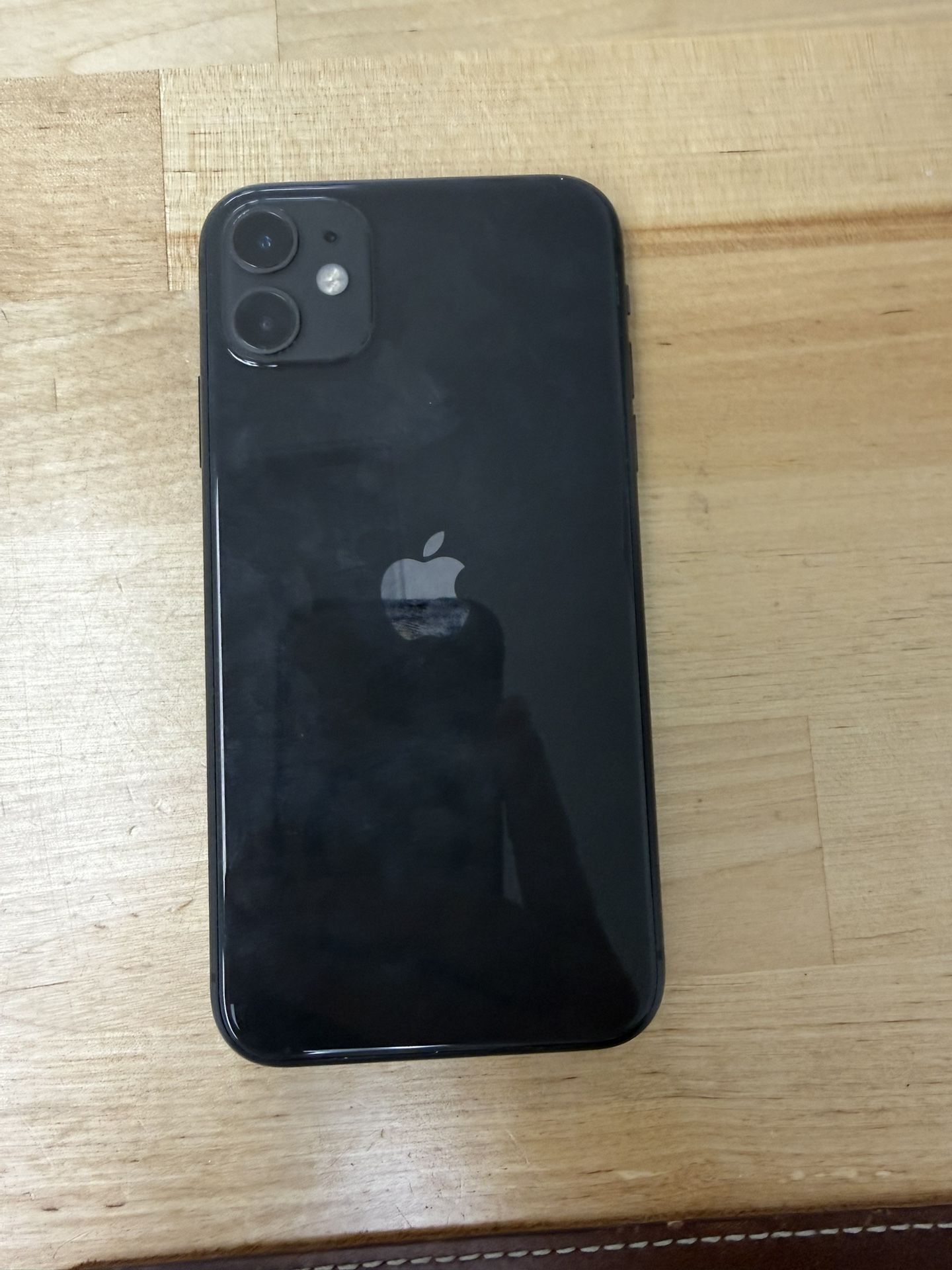 Like New Unlocked iPhone 11 64GB Black. 5 available.