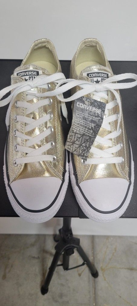 Converse Light Gold NEW 9.5 WO'S 7.5 MEN $25