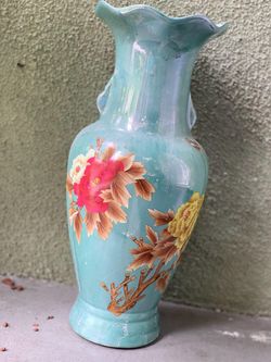 Porcelain vase flowers designs