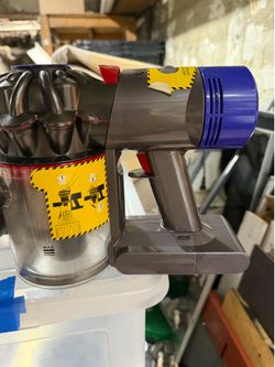 Dyson V8 Cordless Vacuum – Excellent Condition!