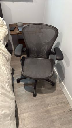 Herman Miller Aeron Remastered Size B Rare Graphite Color