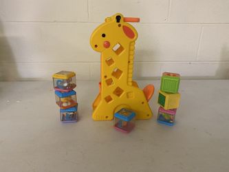 Vintage Peek-a-Block Tumbling Sounds Giraffe w peek-a-boo blocks
