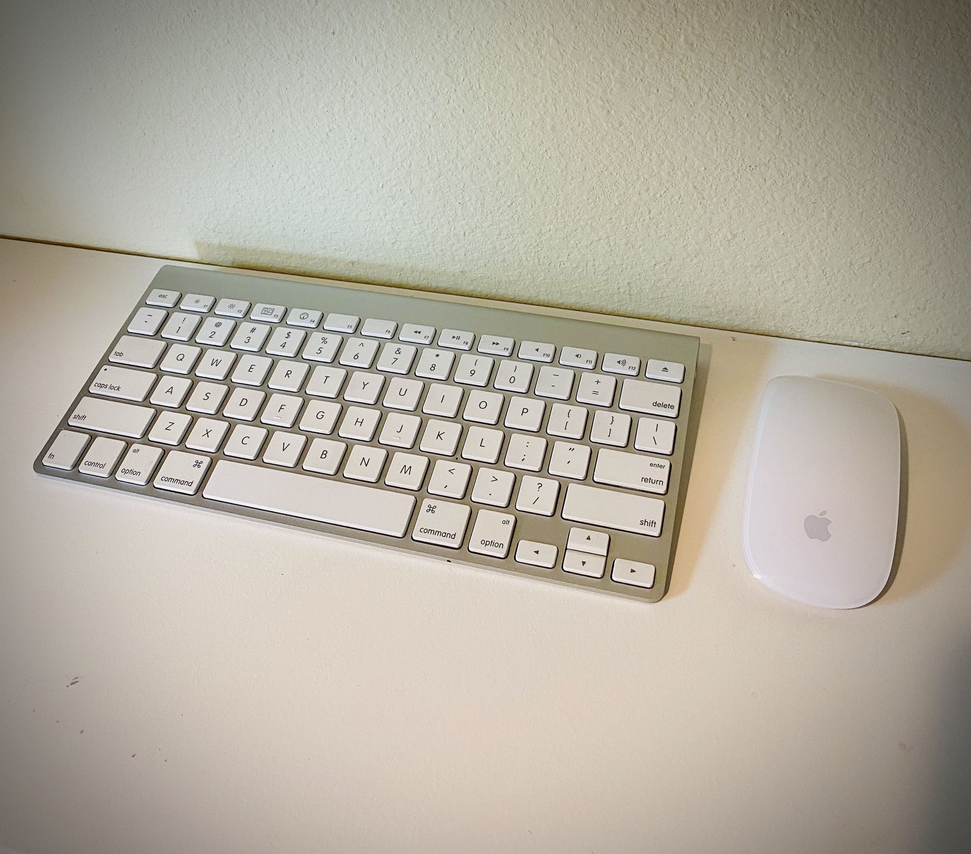 Apple Wireless Keyboard & Magic Mouse 2 Combo Kit: A1314 & A1657