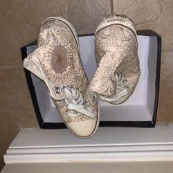 Ladies Converse 10