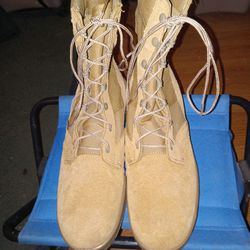 VIBRAM(tan suede lace up non steel toe boots)