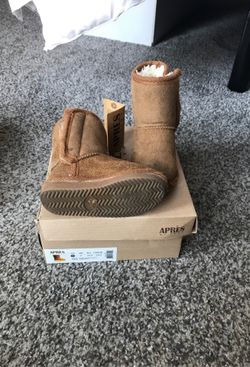 Almost new- Baby/Toddler winter boots size 6 (Ugg Style)