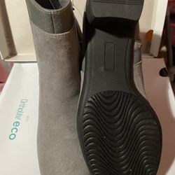 New !!!Grey Boots Size:8.for Women