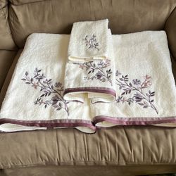 Displaying Towel Set $10 New Health &Beauty-Bath