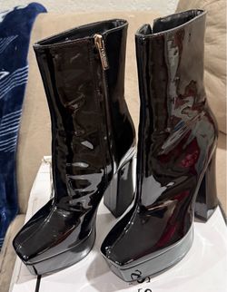GUESS boots Size 5M