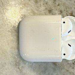 Apple AirPods 1st Gen with Charging Case White Bluetooth Earbuds