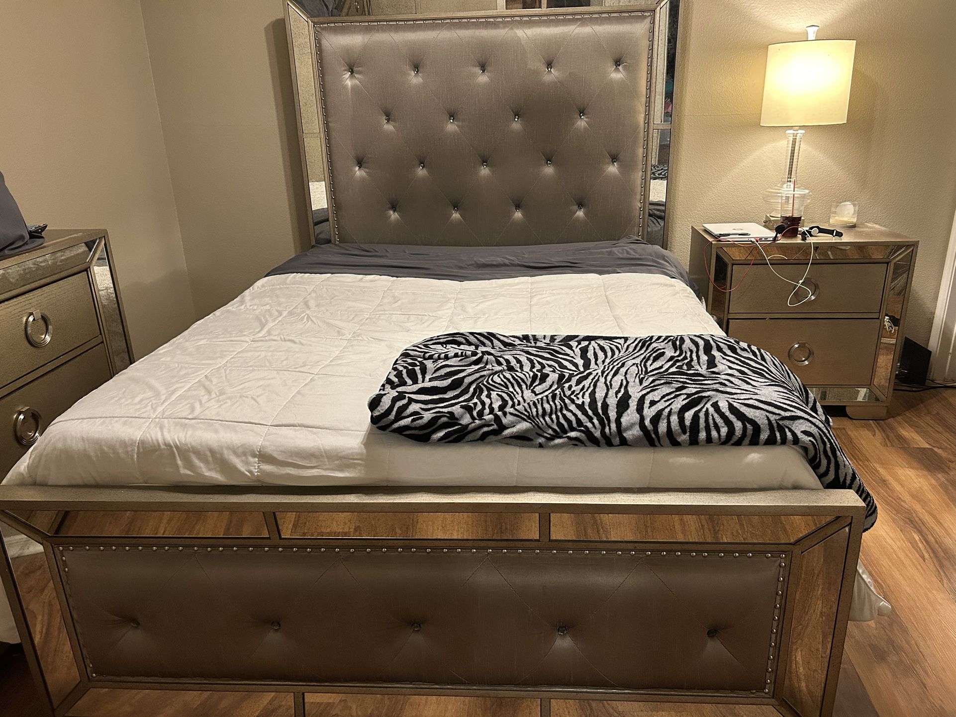 Queen Size Bedroom Suite