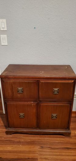 Record cabinet