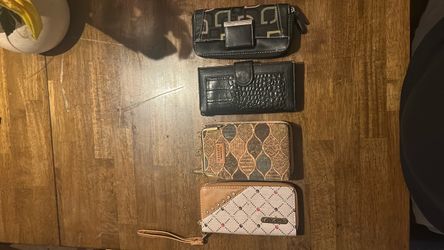 Women Wristlet Clutch Wallets In Great Condition