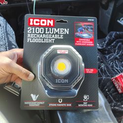 2100 LUMEN rechargeable flashlight