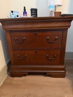 Broyhill night stand