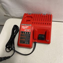 Milwaukee M12 & M18 Charger 