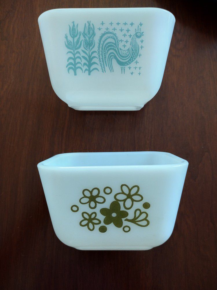 Vintage Collectable Pyrex Containers