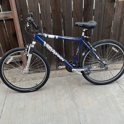 SHWINN MOUNTAIN BIKE. CIRCA: 1998. Excellent bike. Needs some TLC.