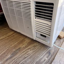 LG Room Air Conditioner And Heater - Model LW1821HRSM