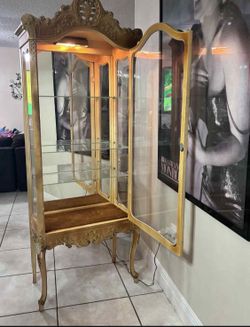 Antique Curio Cabinet With Glass Shelves & Light 71.5”H25”Lx13”W